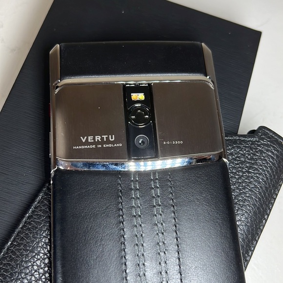 🇬🇧 Vertu Signature Touch Phone Handmade in England - Picture 15 of 17